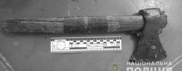 Во время хмельного застолья житель Измаильского района убил односельчанина топором