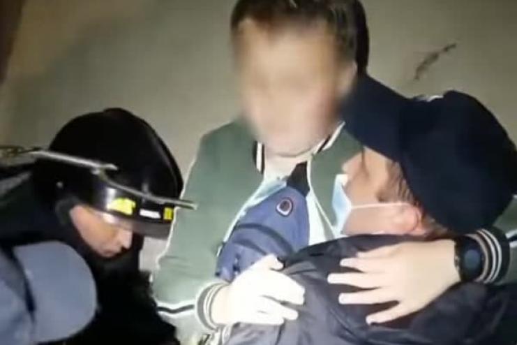 Спасатели Одесской области доставили ребенка в больницу вместе с куском забора, на который он напоролся (видео)