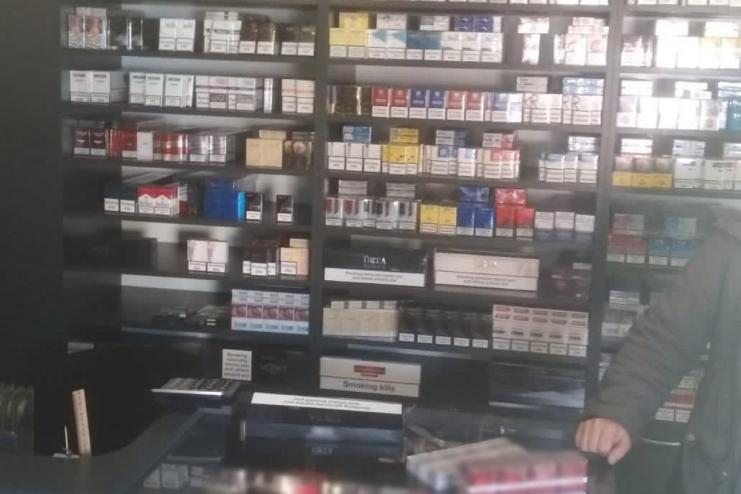 ЦИГАРКИ БЕЗ АКЦИЗУ НЕПОВНОЛІТНІМ: Татарбунарські поліцейські викрили продавчиню