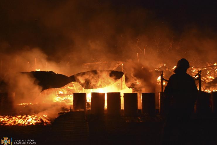 Ночью в Одессе сгорел летний "True Man": хозяин клуба подозревает поджог
