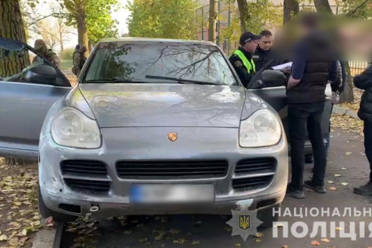 На Одещині чоловік вимагав в односельця сім тисяч доларів
