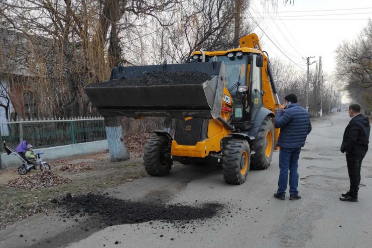 В Арцизі роблять ямковий ремонт по вулиці Вокзальній 