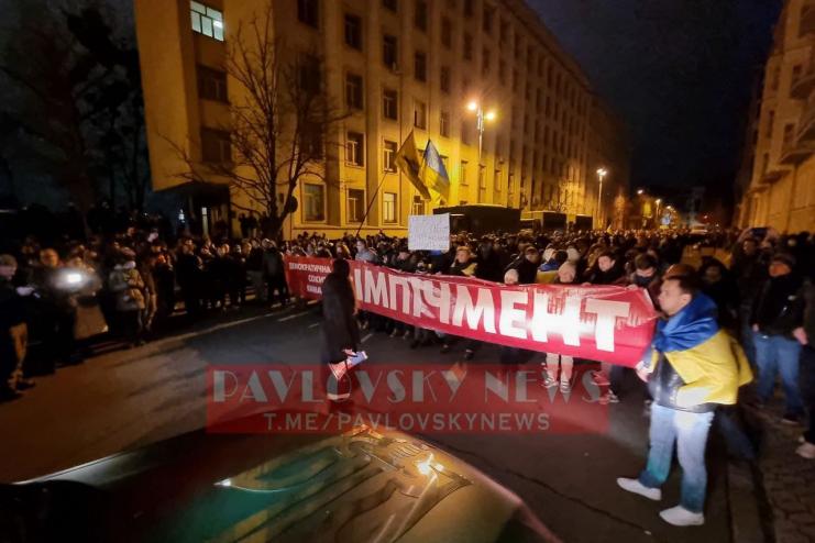 На Банковой начались первые столкновения 