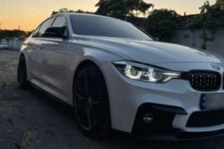 Отмычка в помощь: в центре Измаила среди ночи угнали BMW