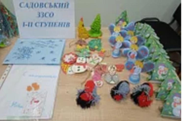 Діти Теплицької громади власноруч виготовили подарунки військовослужбовцям