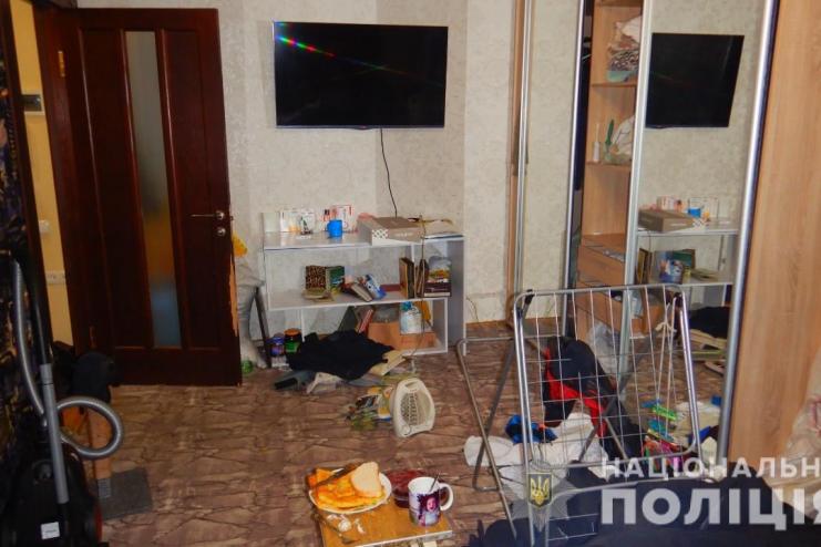 В Одесі поліцейські оперативно затримали пару з Болградського району, яка обікрала помешкання літнього чоловіка