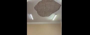 Во время урока в одесской школе обвалился потолок на головы детям