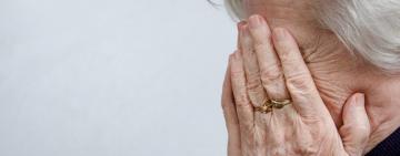 В Никополе избили 61-летнюю сотрудницу музея за отказ вакцинироваться