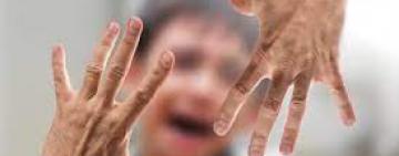 Тянул шестиклассника за руки, ноги и шею к директору: скандал с учителем в Одесской школе (видео)