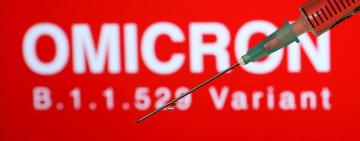 Виробники вакцини Pfizer/BioNTech кажуть, що три дози ефективні проти «омікрону»