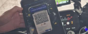 УКРАЇНКА СПРОБУВАЛА ПЕРЕТНУТИ КОРДОН ЗА СУМНІВНИМ СВІДОЦТВОМ ПРО ВАКЦИНАЦІЮ  