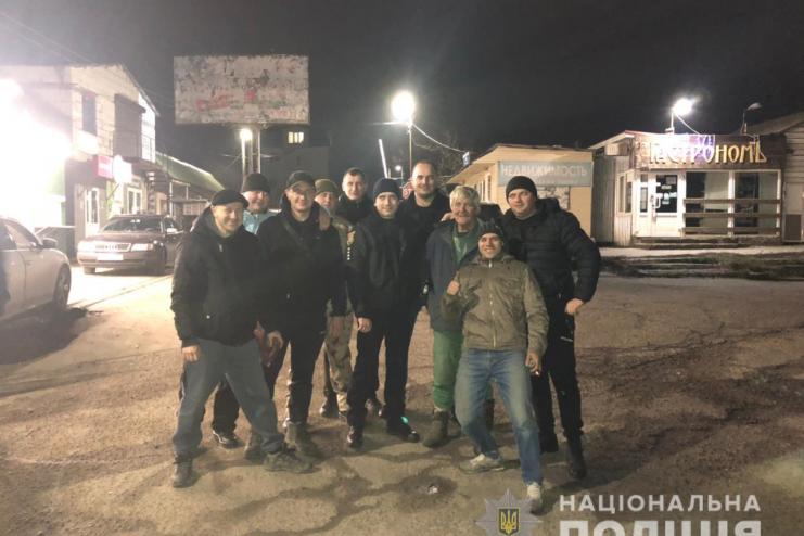 Упал с обрыва рядом с лиманом: в Одесской области полицейские помогли родственникам разыскать дедушку, заблудившегося в лесу