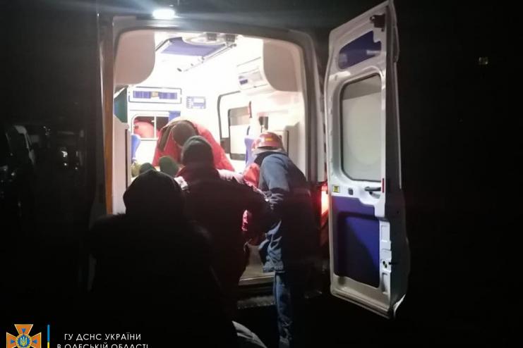 Одесская область: спасатели оказали помощь бригаде скорой помощи по транспортировке пациента