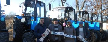 Коммунальщики Бородинской громады получили "под елочку" новые тракторы