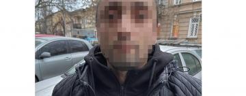 В Одесі поліцейські оголосили 34-річному жителю Арциза підозру в незаконному придбанні та зберіганні наркотичного засобу з метою збуту 