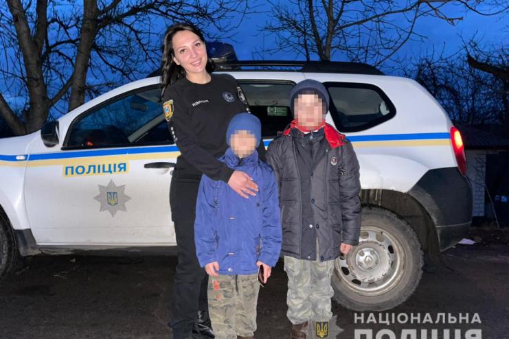 Сбежали от отчима босиком: в Одесской области спасли детей