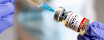 Невакцинированных медиков, коммунальщиков и местных чиновников отстранят от работы после 31 января 