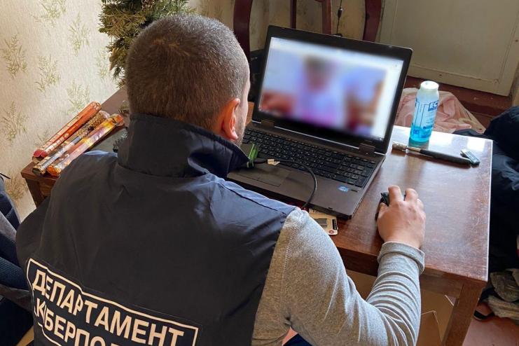 Створювали та продавали в інтернеті дитяче порно: кіберполіція викрила 23 особи