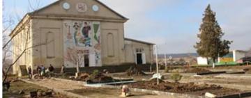 В селі Садове Теплицької громади завершено благоустрій території біля місцевого клубу