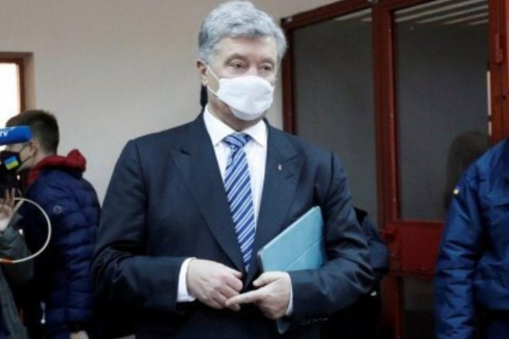 Печерський суд оголосив перерву у справі Петра Порошенка