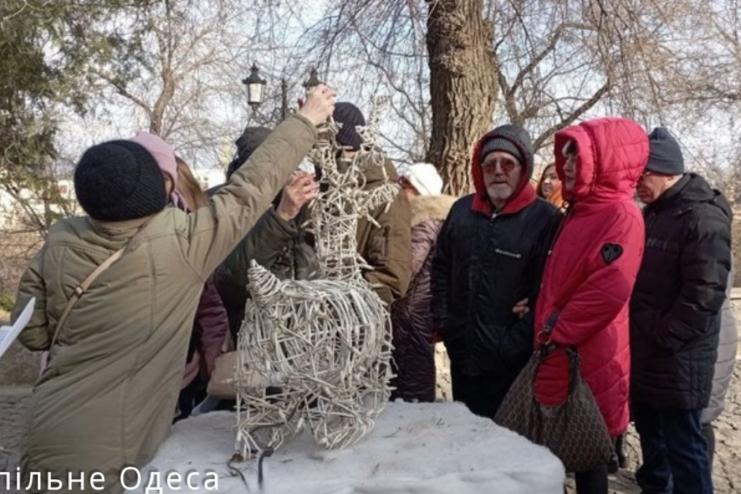 В Одесі провели екскурсію для 17 людей з вадами зору