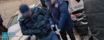 Главного инспектора одесской таможни задержали во время получения взятки 