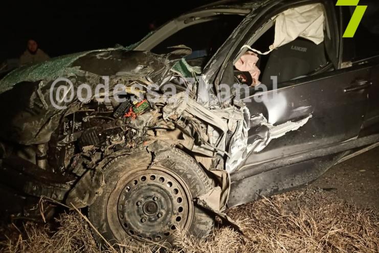 В Одесской области столкнулись фура и легковое авто: есть пострадавшие