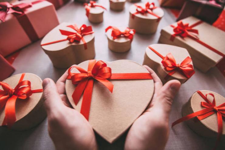Черный список на 14 февраля: какие подарки приносят разлуку и беду и что нельзя дарить