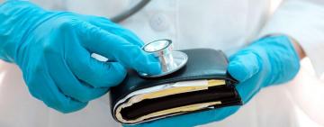 Почти 2 млн грн в кредит на зарплату коллективу: главврач на Хмельнитчине пошел на отчаянный шаг