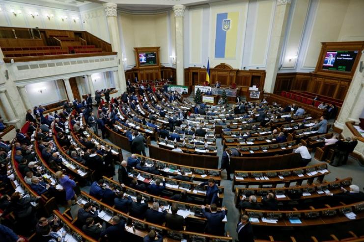 Рада ввела нардепам надбавки к зарплатам. Сколько они будут получать
