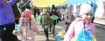 "Хотят смеяться дети и в мирном мире жить"