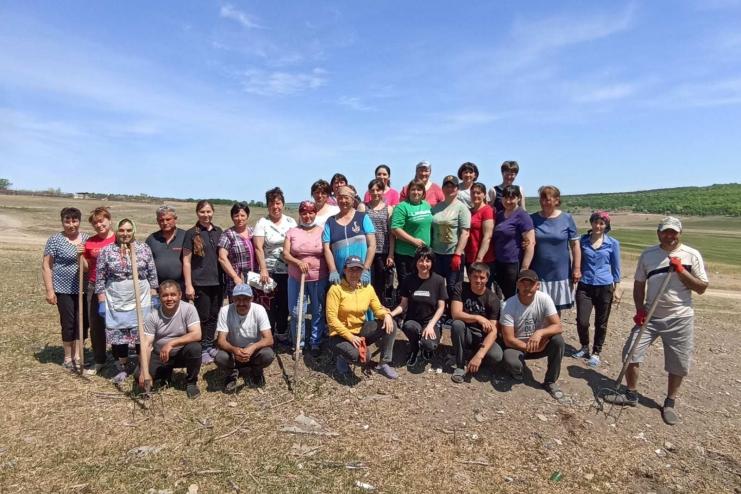 Вольнянцы навели порядок вблизи общей мусоросвалки