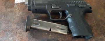 В Одеській області поліцейські розслідують обставини поранення дівчини з пістолета