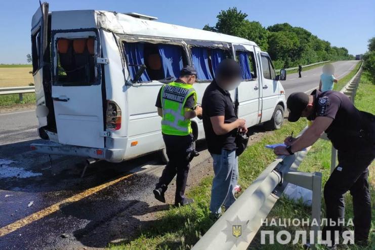 В поліції повідомили подробиці ДТП за участю маршрутки на трасі Одеса-Рені (фото)