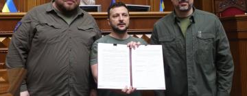 Зеленський, Стефанчук та Шмигаль підписали спільну заяву про досягнення повноправного членства в ЄС: Наш шлях не має займати роки чи десятиліття