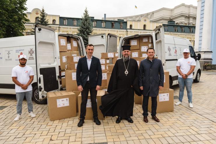 Православна церква США передала Україні медикаменти на 210 млн гривень