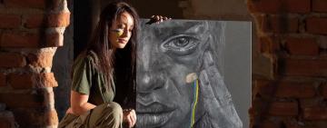 Кошти підуть на благодійність: в Кілії місцева жителька написала картину і продає її на аукціоні