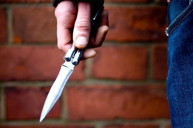 В Ізмаїлі 21-річний хлопець ударив матір ножем у серце – лікарі борються за життя жінки
