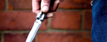 В Ізмаїлі 21-річний хлопець ударив матір ножем у серце – лікарі борються за життя жінки