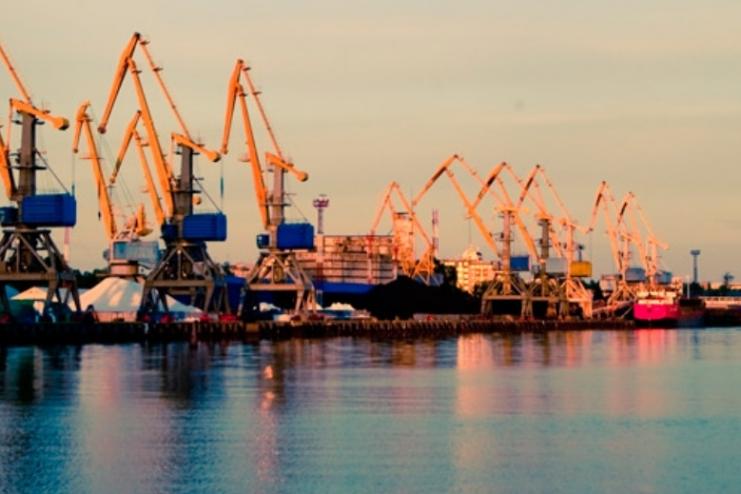 Війська путіна хочуть відновити роботу морських портів, щоб вивезти награбоване з України