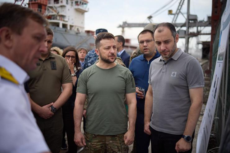 Порти "Одеса" та "Чорноморськ" приготували до відправлення десять суден із зерном