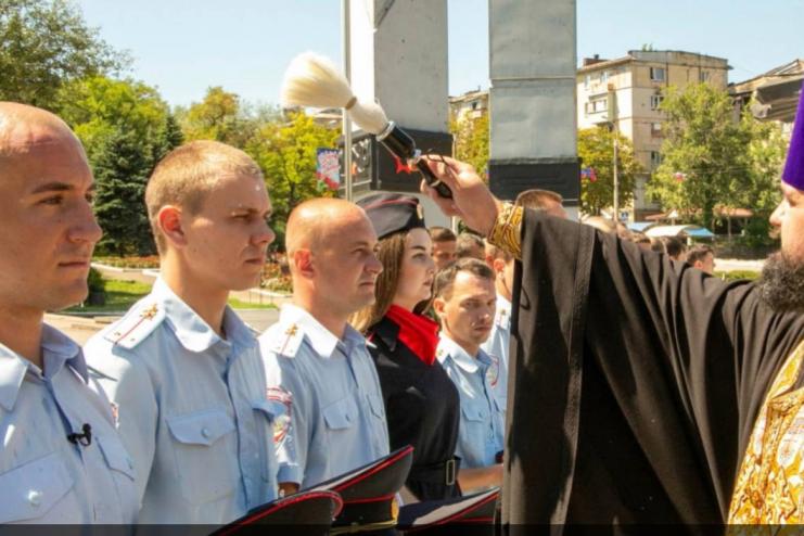 У Маріуполі 27 поліцейських-колаборантів присягнули на вірність окупаційній владі росіян
