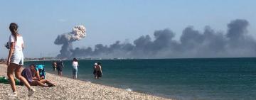 Офіційні особи України роблять заяви на тлі вибухів у Криму