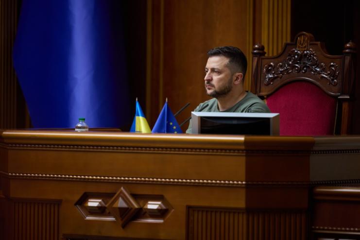 Президент вніс до Ради законопроєкти про продовження воєнного стану та мобілізації