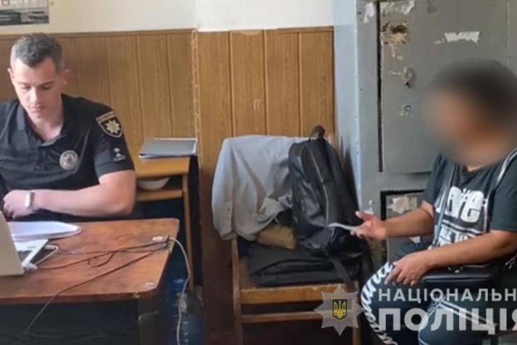 «Ворожка» з Одеської області ошукувала громадян, проводячи «обряд очищення»