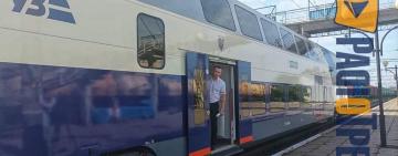 Красень на вокзалі у Рівному