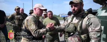 Труханов відвідав позиції українських бійців на Миколаївщині та передав броньовану бойову розвідувально-дозорну машину