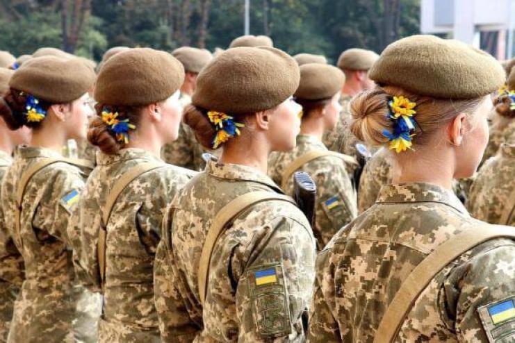 З 1 жовтня щодо військовозобов’язаних українок діятимуть ті самі обмеження, що й до чоловіків
