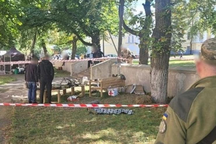 ДБР затримало двох осіб, які причетні до вибуху на виставці боєприпасів у Чернігові