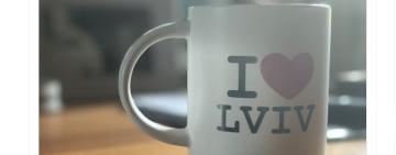 Бен Стіллер користується чашкою з написом «Я люблю Львів» 